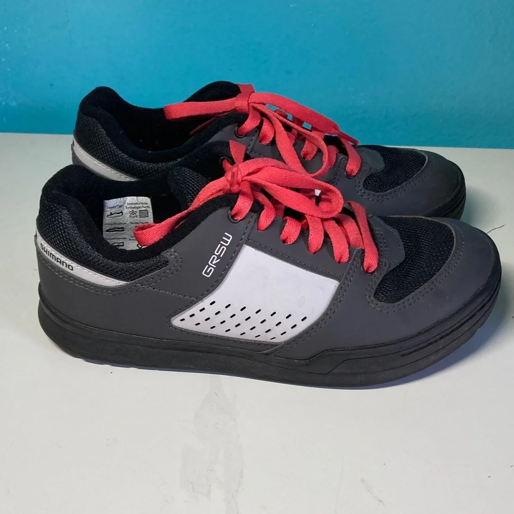 Shimano GRSW 500 Womens Size 38 Athletic Cycling Shoes Gray US Size 7.5
